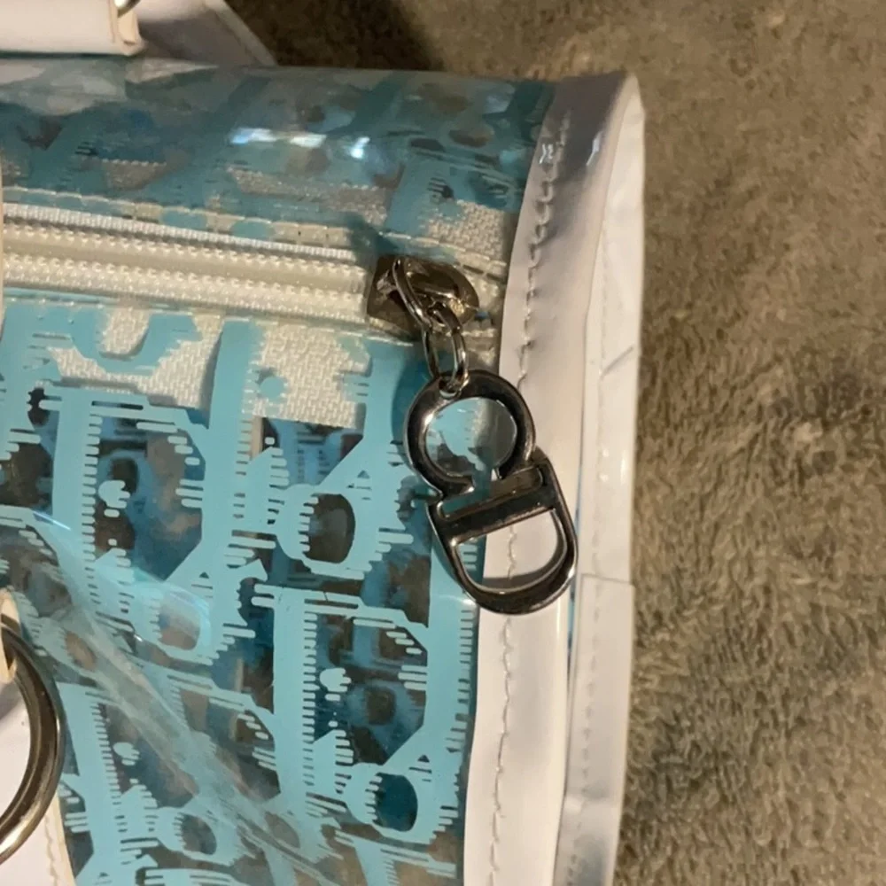 Trendy Clear Blue White Cosmetic Stadium Bag with Vintage Charm - Picture 4 of 9